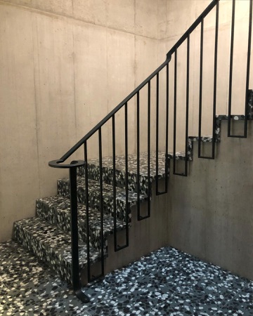Treppenhäuser, Handläufe aus Beton, Metall · Südstrasse — Esch Sintzel Architekten