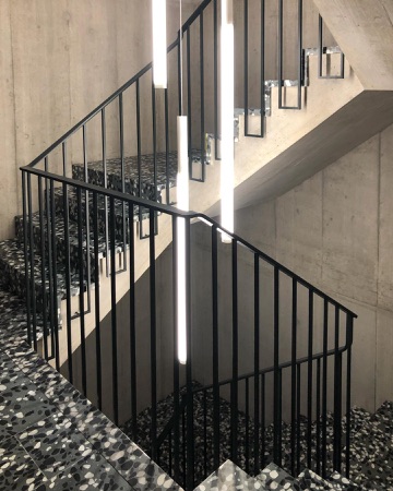 Treppenhäuser, Handläufe aus Beton, Metall · Südstrasse — Esch Sintzel Architekten
