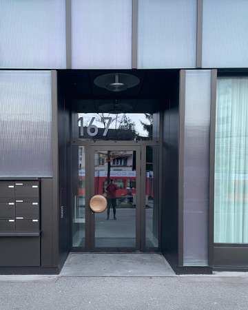 Türen, Eingänge aus Metall, Glas · Wohnüberbauung Guggach — BS+EMI Architektenpartner