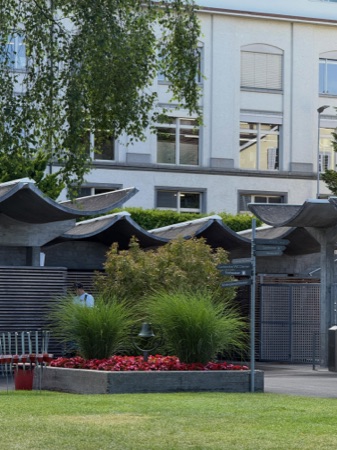 Vordächer aus Beton, Holz · Seebad Kilchberg — Hornberger Architekten