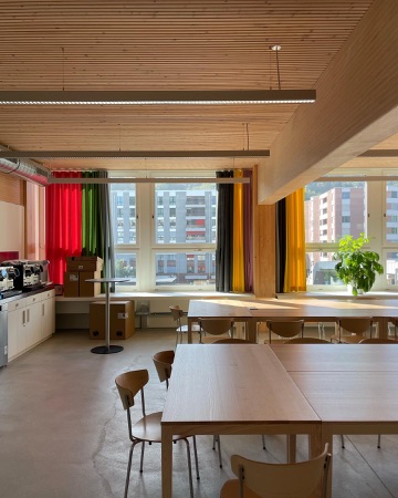 Fenster, Decken aus Holz, Glas · Schulanlage Allmend — Studio Burkhardt
