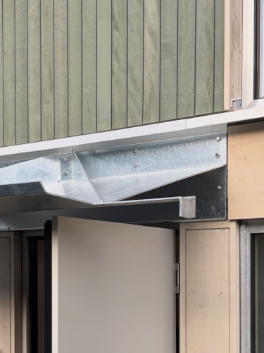 Vordächer aus Holz, Metall · Neubau Römerstrasse — BDE Architekten