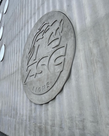Fassaden aus Beton, Glas · Swiss Life Arena — Caruso St John