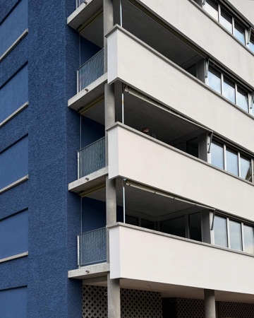 Fassaden, Balkone aus Beton, Metall · Wohnhaus Flurstrasse — Esch Sintzel Architekten