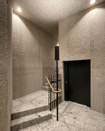 Treppenhäuser, Türen aus Beton, Metall · Apartment Building Hofackerstrasse — EMI Architekten