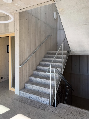 Treppenhäuser, Handläufe aus Beton, Metall · Werkhof Tiefbauamt Kanton Zürich — Malte Kloes Architekten