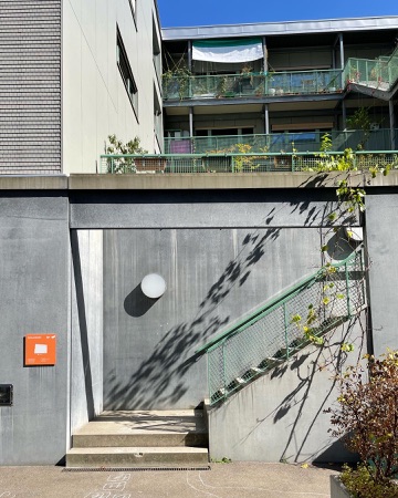 Treppenhäuser, Handläufe aus Beton, Metall · Mehr als Wohnen, Haus J — pool Architekten