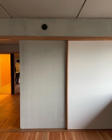 Türen, Decken aus Beton, Holz · Haus im Garten — Loeliger Strub Architektur