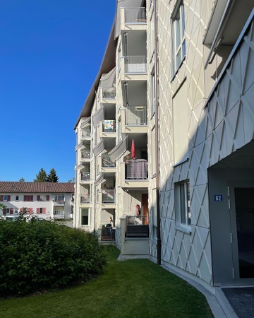 Fassaden, Handläufe aus Metall, Keramik · Wohnsiedlung Schwamendinger-Dreieck, Baufeld A — BS+EMI Architektenpartner
