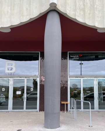 Eingänge, Stützen aus Beton, Metall · Swiss Life Arena — Caruso St John