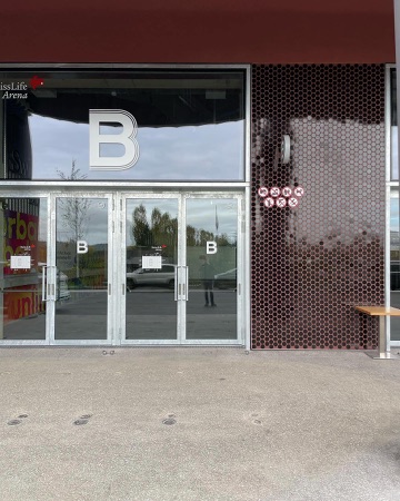 Türen, Eingänge aus Metall, Glas · Swiss Life Arena — Caruso St John