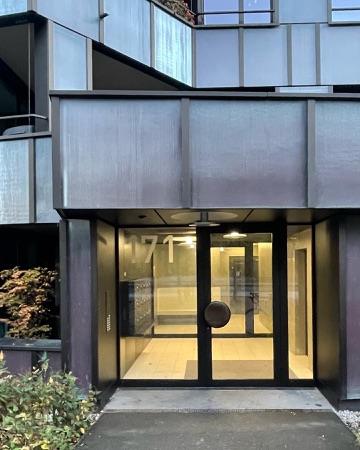 Türen, Eingänge aus Metall, Glas · Wohnüberbauung Guggach — BS+EMI Architektenpartner