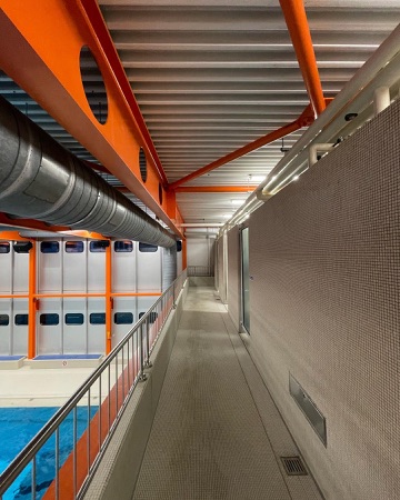 Handläufe, Decken aus Metall, Keramik · Hallenbad und Turnhalle Bläsi — Adolf Wasserfallen