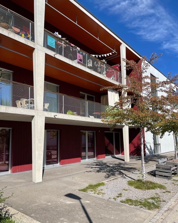 Fassaden, Balkone aus Beton, Holz · Wohnsiedlung Brüggliäcker — BS+EMI Architektenpartner