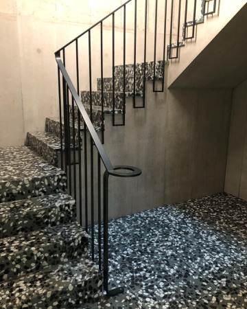 Treppenhäuser, Handläufe aus Beton, Metall · Südstrasse — Esch Sintzel Architekten
