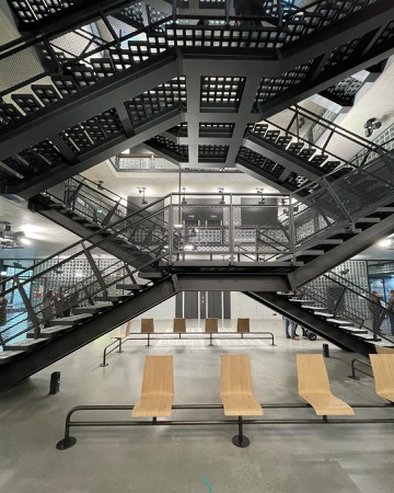 Treppenhäuser, Handläufe aus Beton, Metall · Research Building GLC, ETH Zurich — Boltshauser Architekten