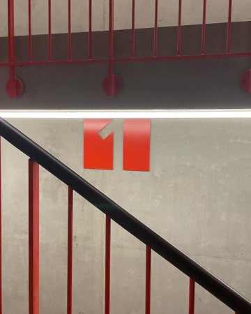 Treppenhäuser, Handläufe aus Beton, Metall · Manegg Mitte — Neff Neumann Architekten