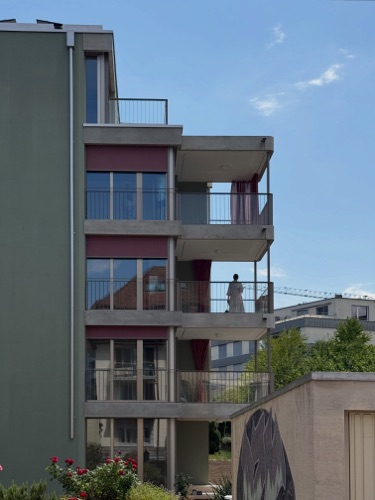 Fassaden, Balkone aus Beton, Verputz · Wohnhaus Farby — Lüdi & Müntener Architektur