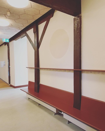 Stützen, Decken aus Holz, Metall · Schulhaus Wasserwerkstrasse — Mentha Walther Architekten