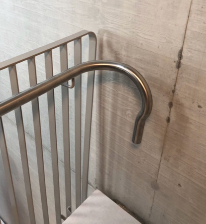 Treppenhäuser, Handläufe aus Beton, Metall · Siedlung Buchegg — Duplex Architekten