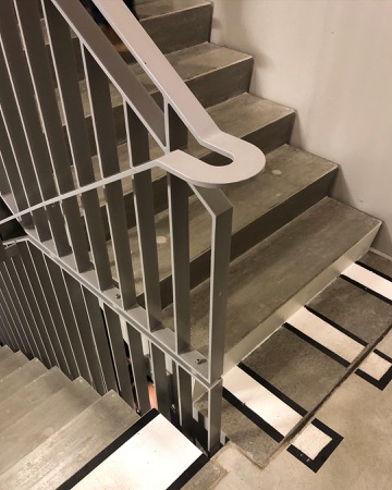 Treppenhäuser, Handläufe aus Beton, Metall · Toni-Areal — EM2N