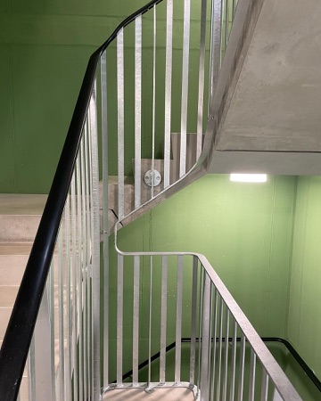 Treppenhäuser, Handläufe aus Beton, Metall · Hornbach-Siedlung — Knapkiewicz & Fickert