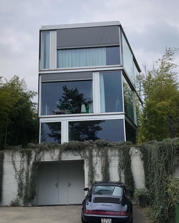 Fassaden, Fenster aus Beton, Metall · Haus mit einer Wand — Christian Kerez