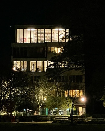 Fassaden, Fenster aus Beton, Glas · Hohlstrasse 78 — Peter Märkli