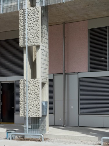 Stützen aus Beton, Metall · Gewerbehaus MACH — ARGE Käferstein & Meister + Ekinci