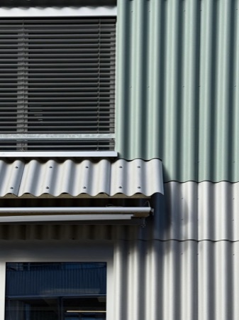 Fassaden, Fenster aus Metall, Glas · Westhof Dübendorf — Conen Sigl Architekten