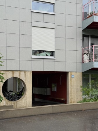 Fassaden, Fenster aus Beton, Metall · Triemli 4 — toblergmür Architekten
