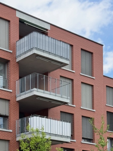 Fassaden, Balkone aus Beton, Metall · Wohnsiedlung Im Stückler — Adrian Streich Architekten