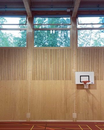 Fenster, Stützen aus Holz, Glas · Provisorische Sporthalle Kantonsschule Freudenberg — pool Architekten