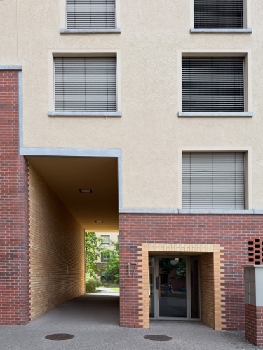 Fassaden, Eingänge aus Backstein, Verputz · Wohnsiedlung Im Stückler — Adrian Streich Architekten