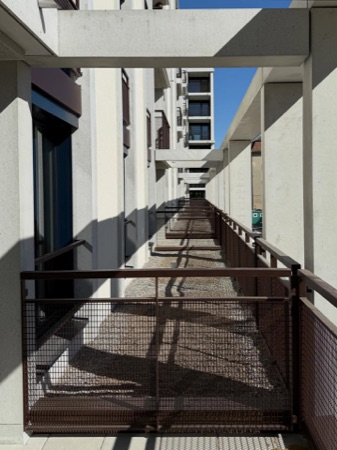 Handläufe, Balkone aus Beton, Metall · Wohnsiedlung Hardau I — Graber Pulver Architekten
