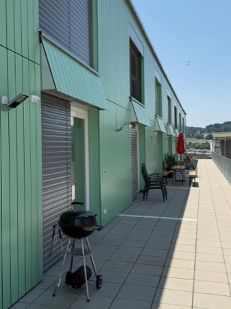 Fassaden, Balkone aus Metall, Keramik · Zwhatt, Längsbau (Suffizienzprojekt) — Lütjens Padmanabhan Architekt*innen