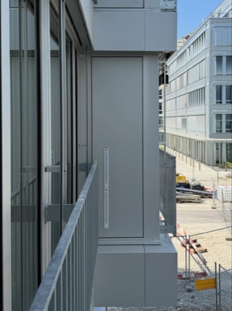 Fassaden, Handläufe aus Metall, Glas · Querbau im Zwhatt — Studio Märkli