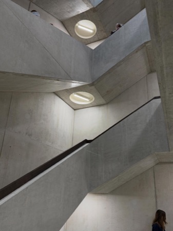 Treppenhäuser, Handläufe aus Beton, Holz · Wohnsiedlung Hardau I — Graber Pulver Architekten