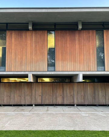 Fassaden, Fenster aus Beton, Holz · Freibad Seebach — Adolf Wasserfallen