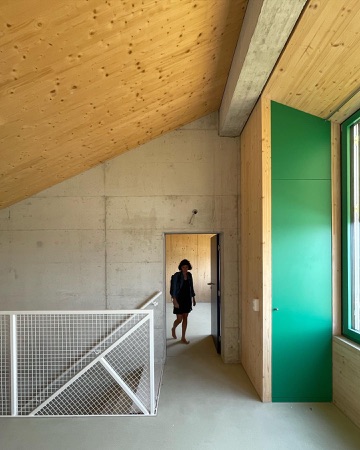 Türen, Handläufe aus Beton, Holz · Guggach III — Donet Schäfer Reimer Architekten