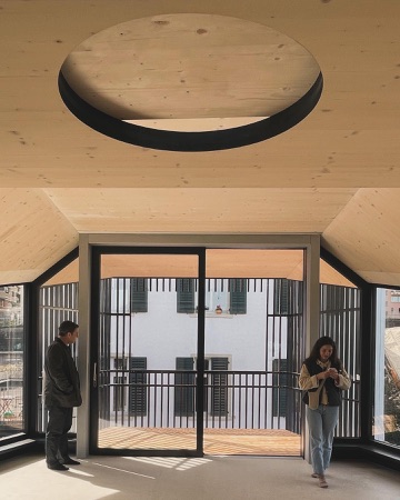 Türen, Handläufe aus Holz, Metall · Atelierhouse — Burkhalter Sumi Architekten