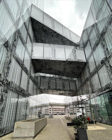 Fassaden, Höfe aus Beton, Metall · Allianz Headquarters — Wiel Arets Architects