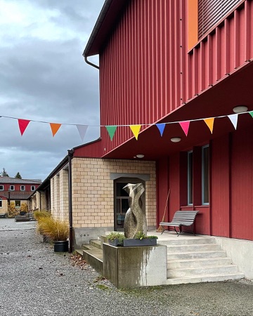 Fassaden, Eingänge aus Beton, Holz · Rudolf Steiner Schule — Fritz Schmocker