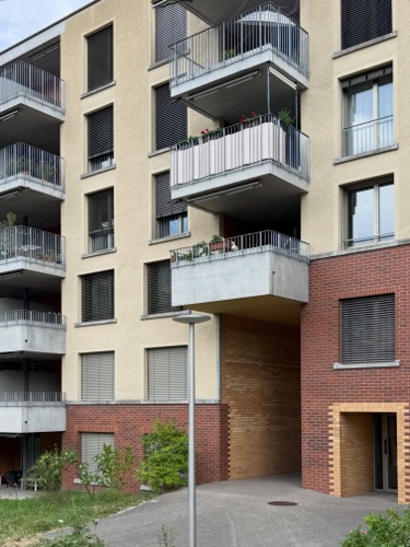 Fassaden, Balkone aus Beton, Backstein · Wohnsiedlung Im Stückler — Adrian Streich Architekten
