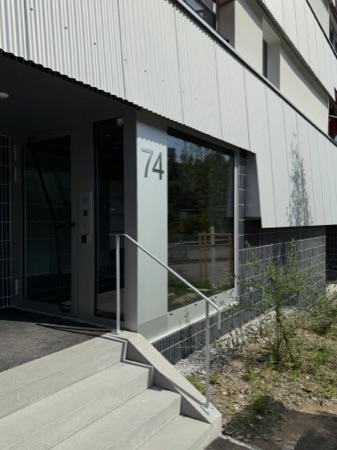 Treppenhäuser, Handläufe aus Beton, Metall · Wohnsiedlung Im Sihltal — Roider Giovanoli Architekten