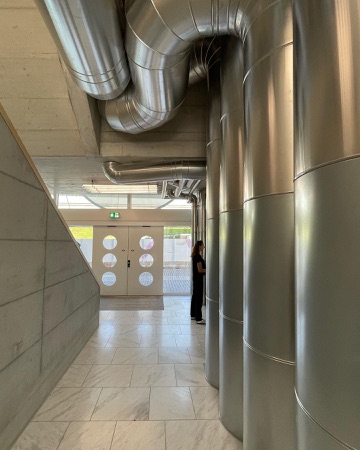 Türen, Eingänge aus Beton, Metall · Schulanlage Allmend — Studio Burkhardt