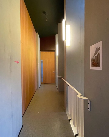 Türen, Handläufe aus Beton, Holz · Haus im Garten — Loeliger Strub Architektur