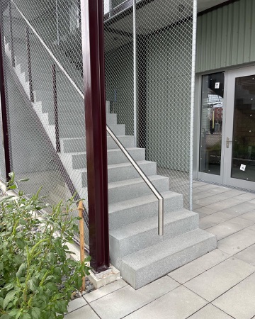 Treppenhäuser, Handläufe aus Beton, Metall · Hobelwerk, Haus E — Ramser Schmid Architekten