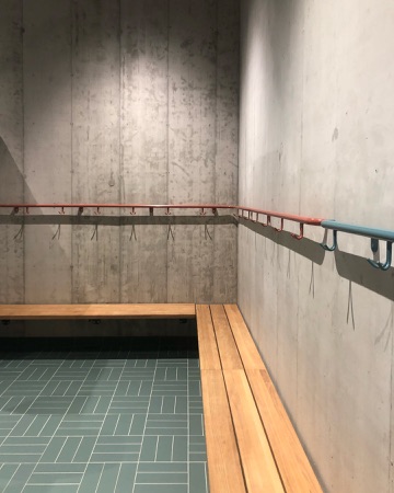 Bäder aus Beton, Holz · Erweiterung Schulanlage Mettmenstetten — Esch Sintzel Architekten