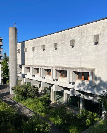 Fassaden, Fenster aus Beton, Holz · Schulhaus Stettbach — Esther & Rudolf Guyer